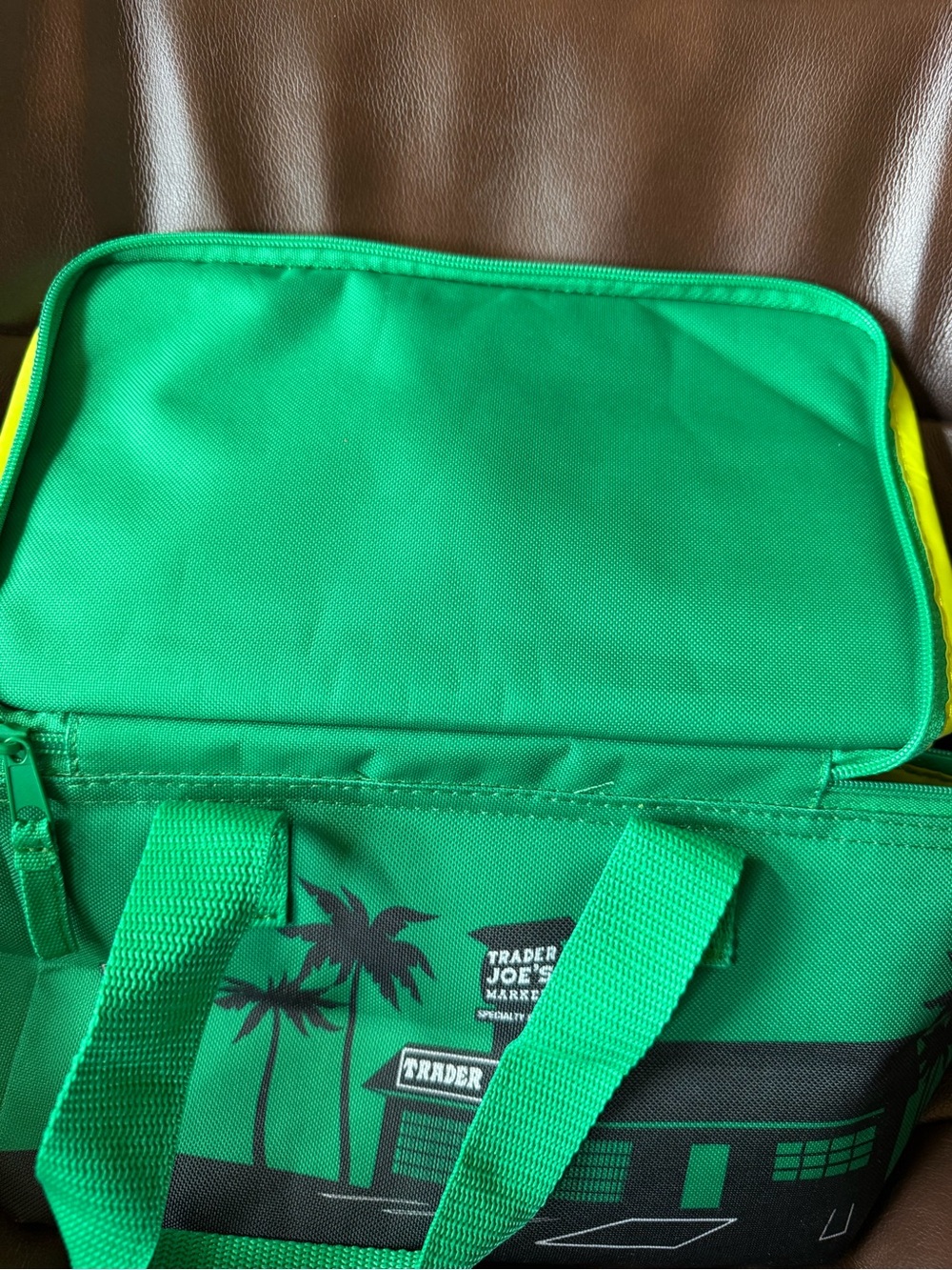 Trader Joe’s Limited Edition Emerald Insulated Mini Lunch Bag - Picture 8 of 12